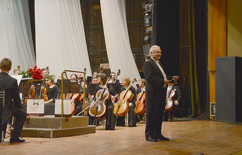 click for enlarge 1000 X 643 200.6 Kb picture