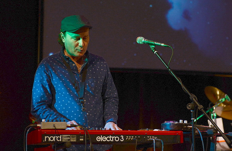 click for enlarge 1000 X 650 189.3 Kb picture