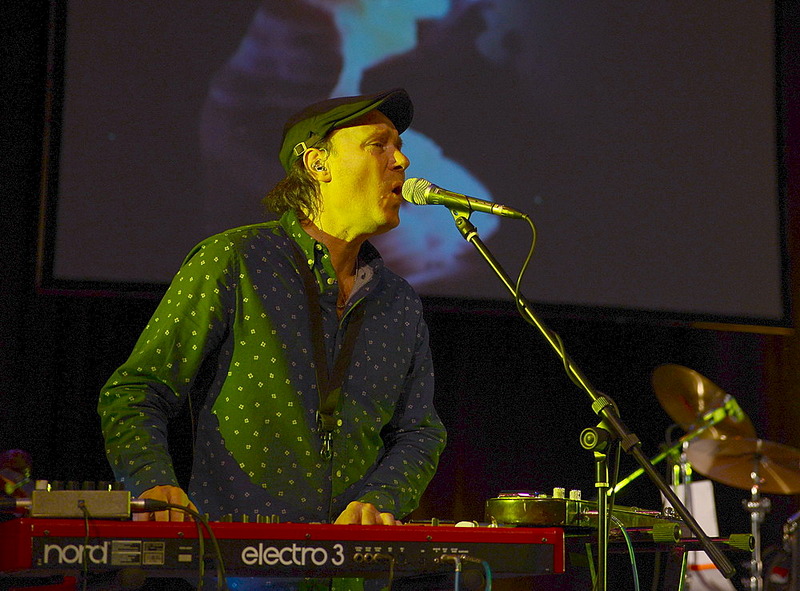 click for enlarge 1000 X 739 199.5 Kb picture