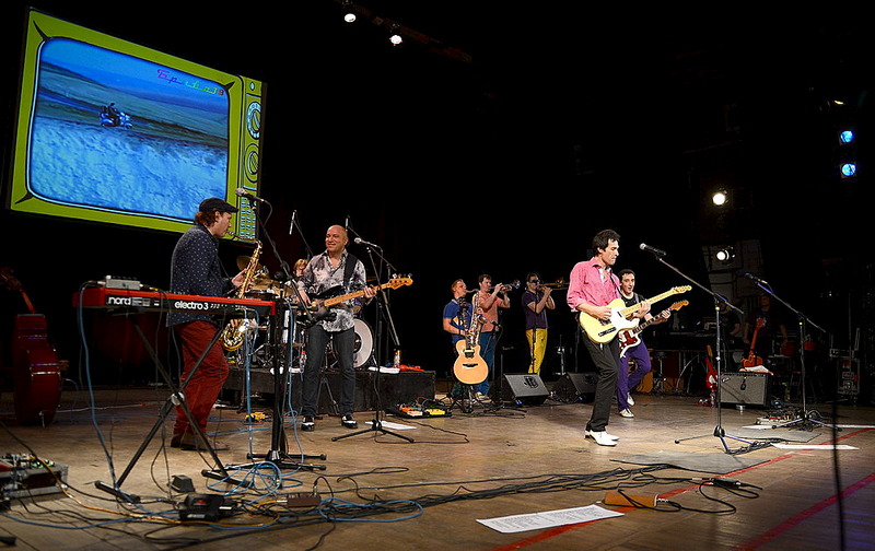 click for enlarge 1000 X 630 178.6 Kb picture