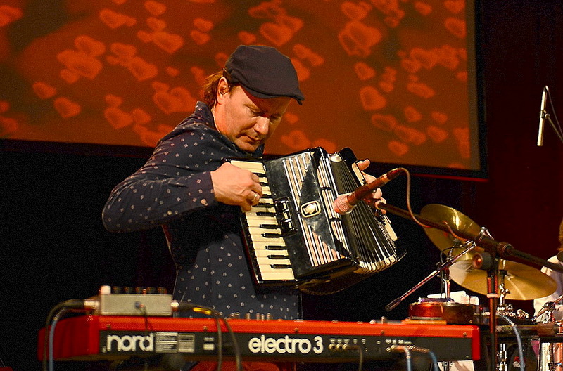 click for enlarge 1000 X 660 209.0 Kb picture