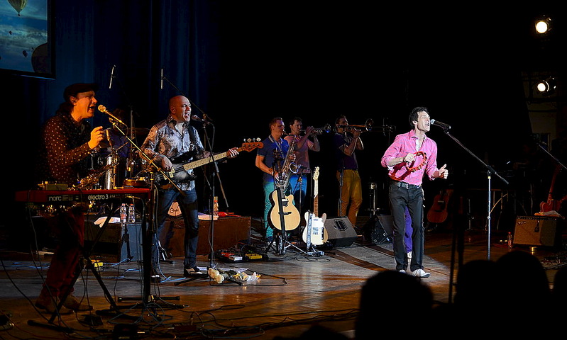 click for enlarge 1000 X 601 150.4 Kb picture