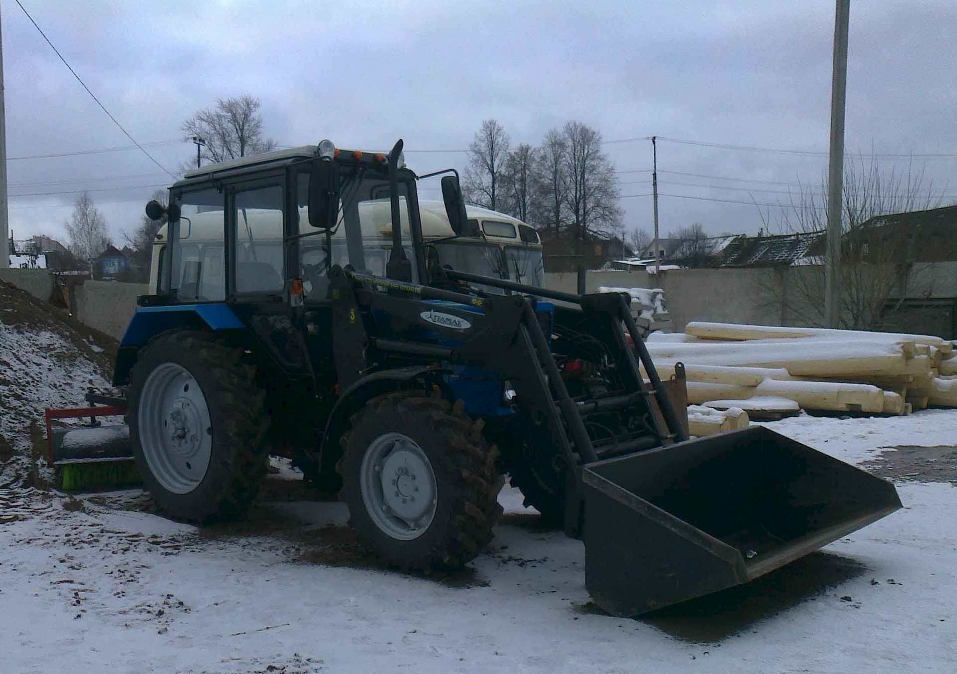 Уборка снега трактором мтз в Заринске Услуги Авито