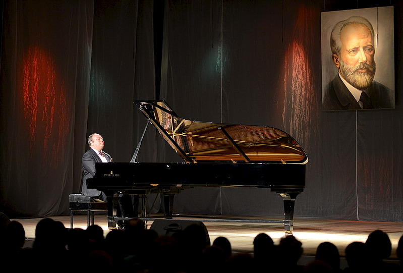 click for enlarge 1000 X 677 132.8 Kb picture