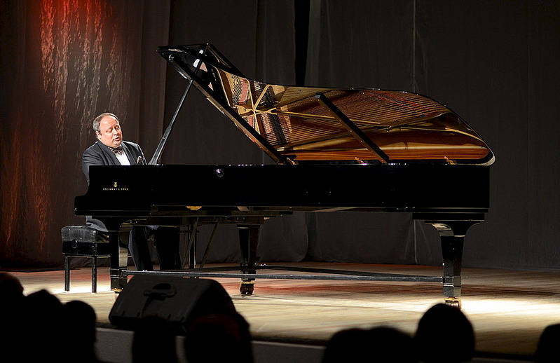 click for enlarge 1000 X 648 134.3 Kb picture