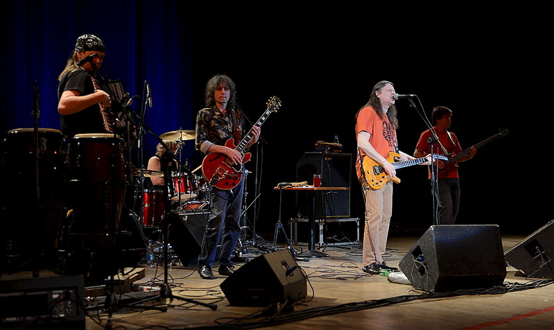 click for enlarge 1000 X 596 132.5 Kb picture