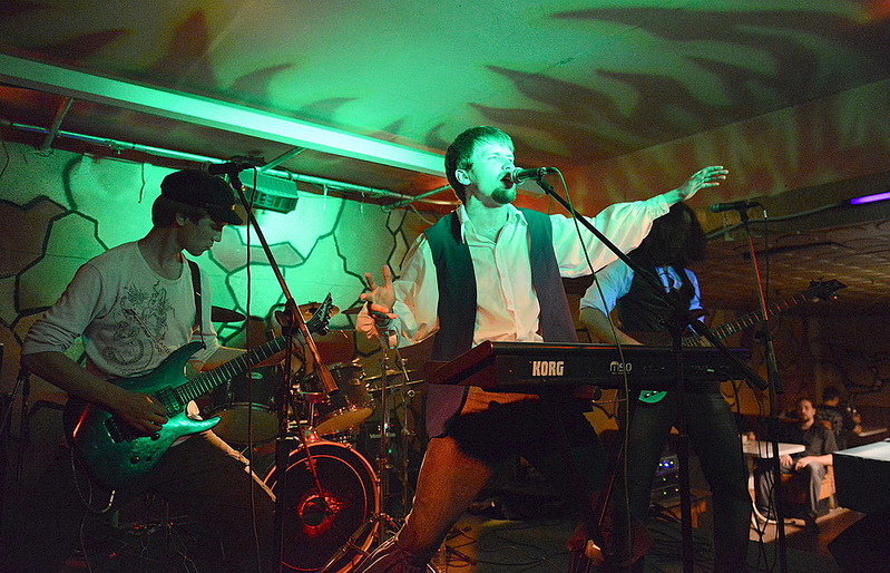 click for enlarge 1000 X 643 222.1 Kb picture