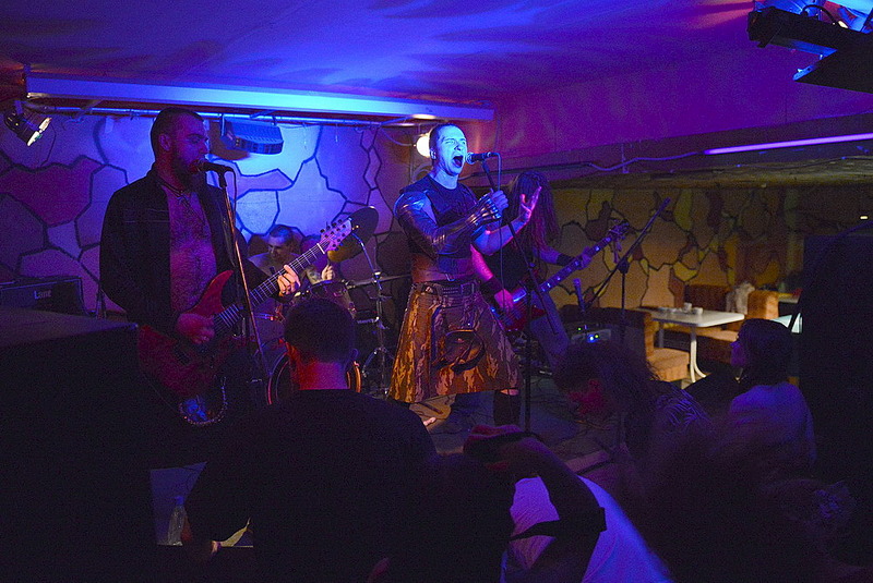 click for enlarge 1000 X 669 193.1 Kb picture