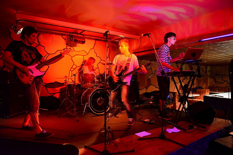 click for enlarge 1000 X 668 214.0 Kb picture