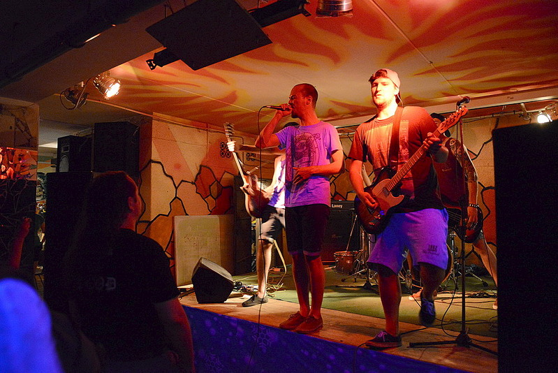 click for enlarge 1000 X 668 203.6 Kb picture