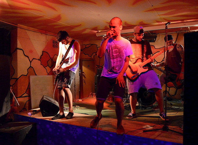 click for enlarge 1000 X 736 244.0 Kb picture