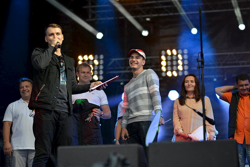 click for enlarge 1000 X 668 149.2 Kb picture