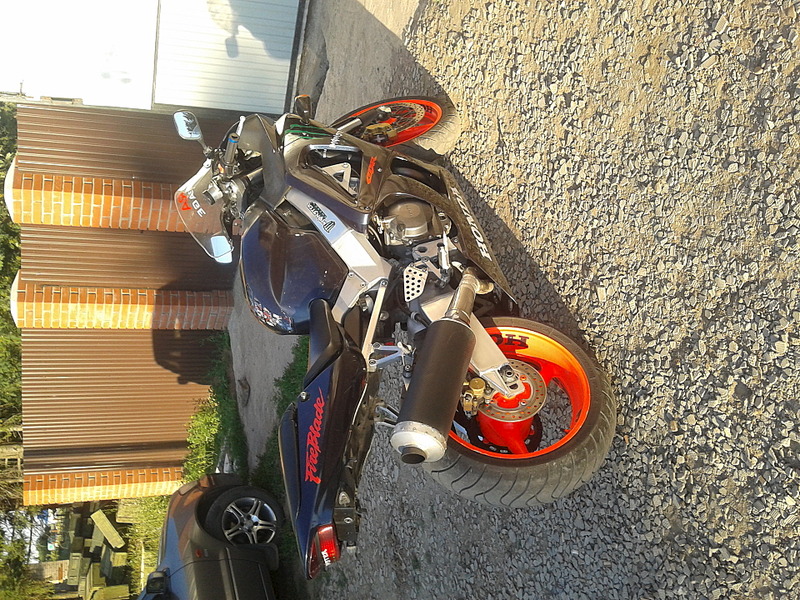 click for enlarge 1920 X 1440 464.1 Kb picture