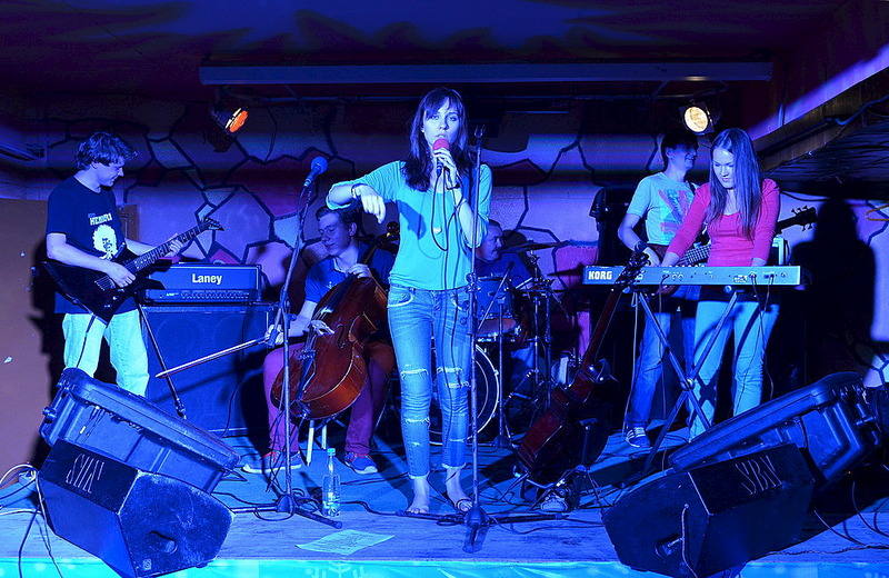 click for enlarge 1000 X 650 241.5 Kb picture