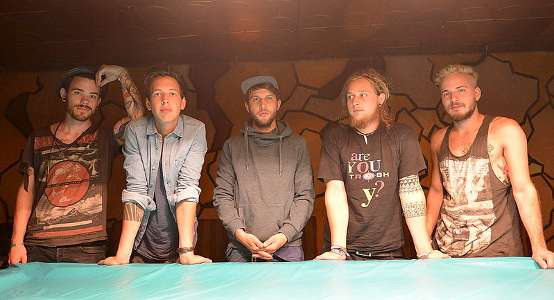 click for enlarge 1000 X 542 167.4 Kb picture