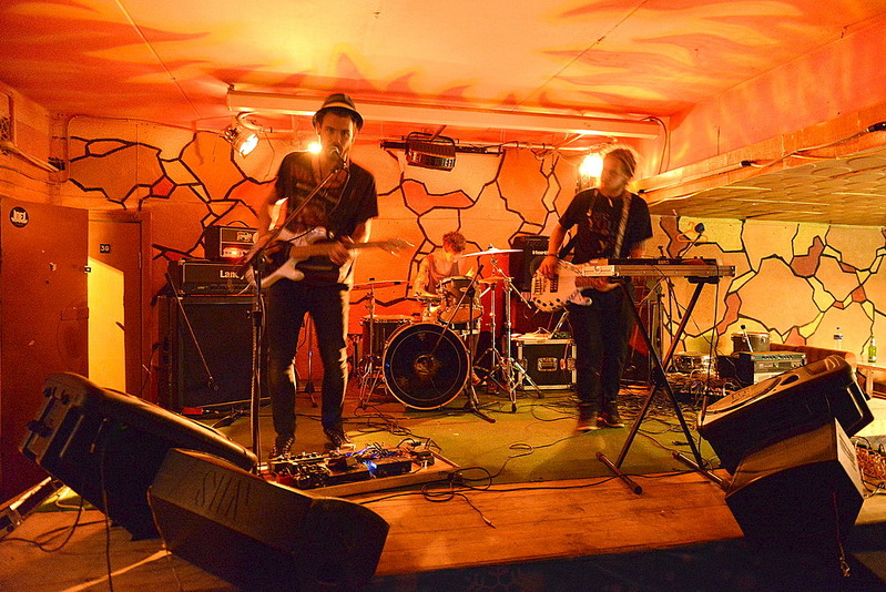 click for enlarge 1000 X 668 257.2 Kb picture