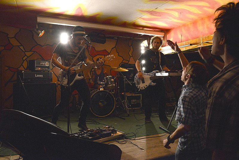 click for enlarge 1000 X 668 193.9 Kb picture