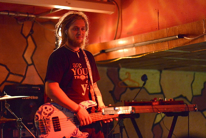 click for enlarge 1000 X 672 227.8 Kb picture