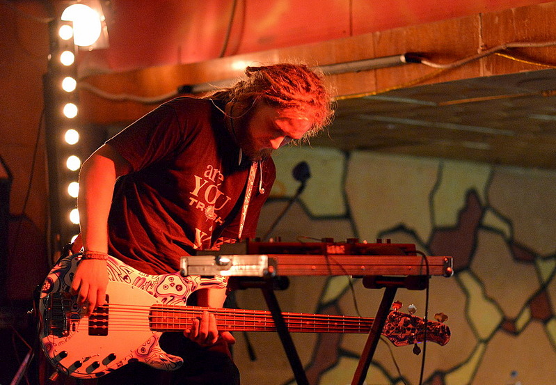 click for enlarge 1000 X 692 214.2 Kb picture