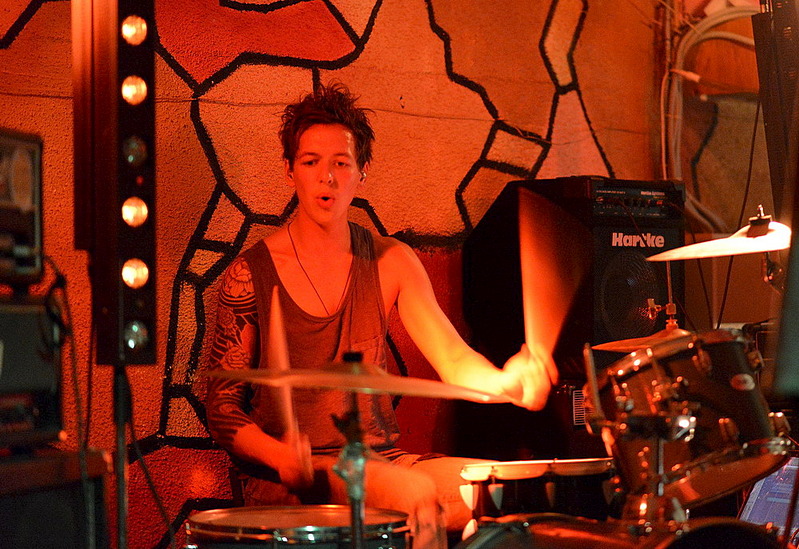 click for enlarge 1000 X 687 240.5 Kb picture