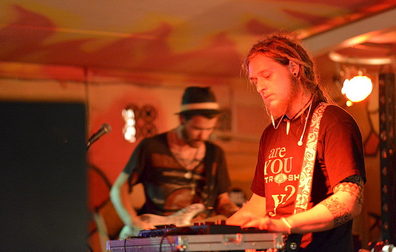 click for enlarge 1000 X 636 167.9 Kb picture