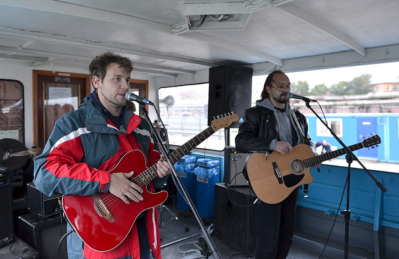 click for enlarge 1000 X 650 179.0 Kb picture