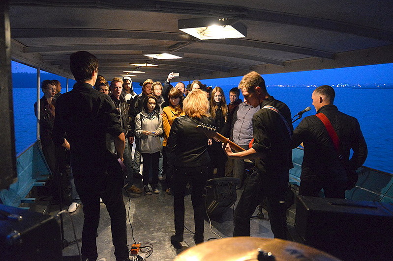 click for enlarge 1000 X 666 203.4 Kb picture