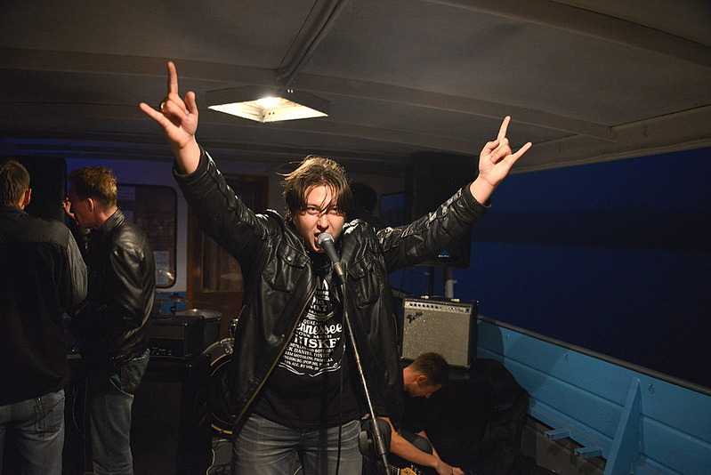 click for enlarge 1000 X 668 136.8 Kb picture