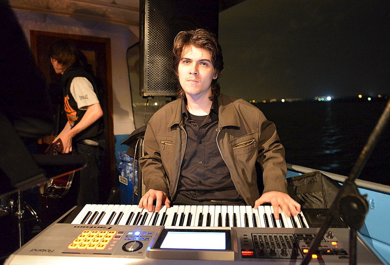 click for enlarge 1000 X 679 197.4 Kb picture