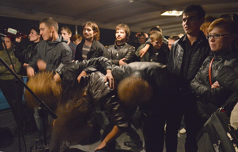 click for enlarge 1000 X 639 194.4 Kb picture