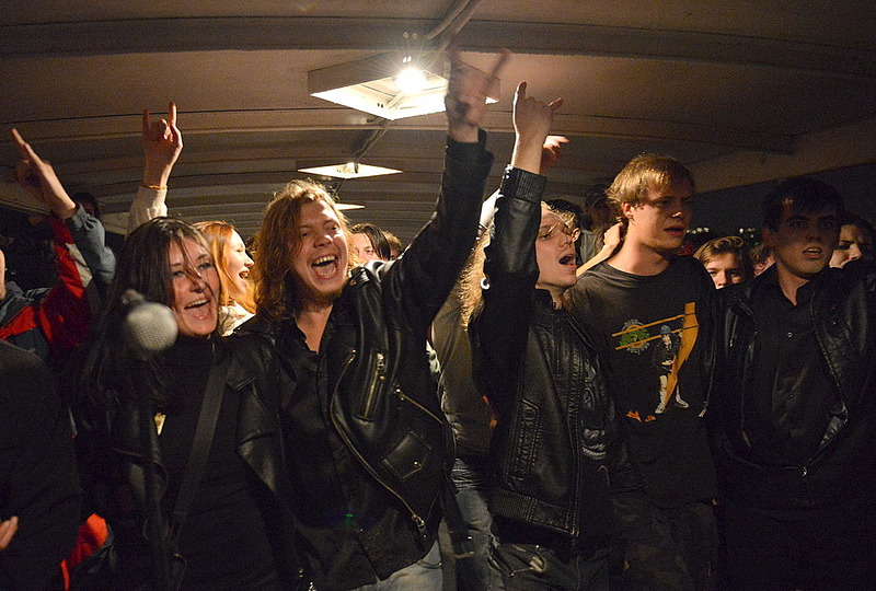 click for enlarge 1000 X 675 199.9 Kb picture