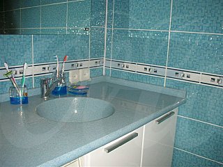 click for enlarge 640 X 480  57.9 Kb picture