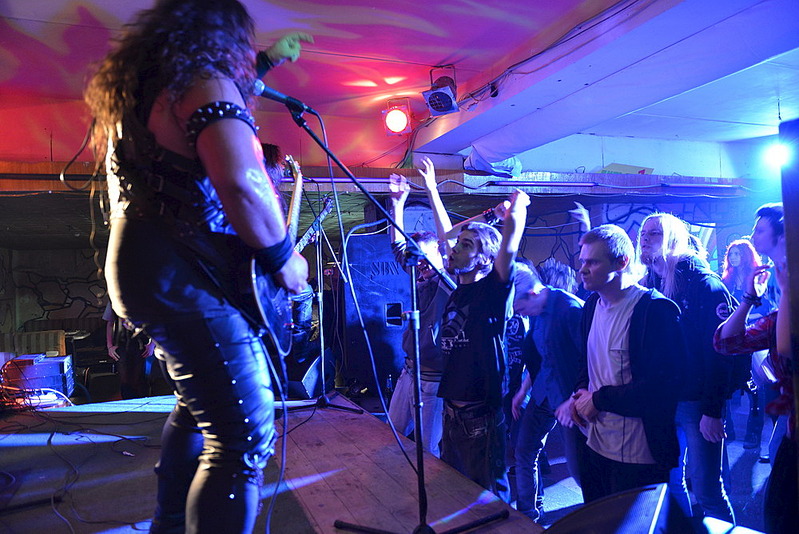 click for enlarge 1000 X 668 211.2 Kb picture