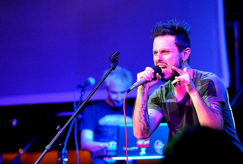 click for enlarge 1000 X 675 220.7 Kb picture