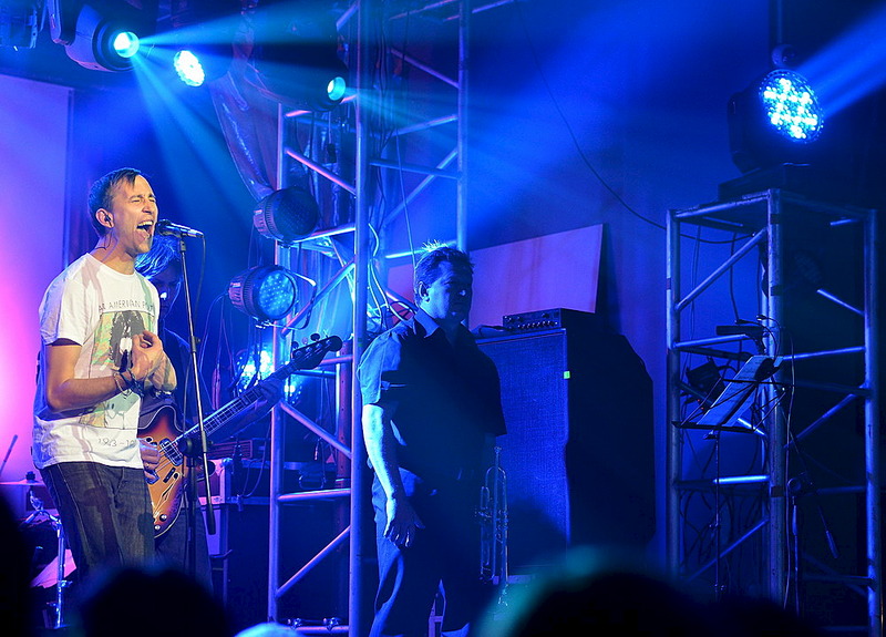 click for enlarge 1000 X 719 200.4 Kb picture