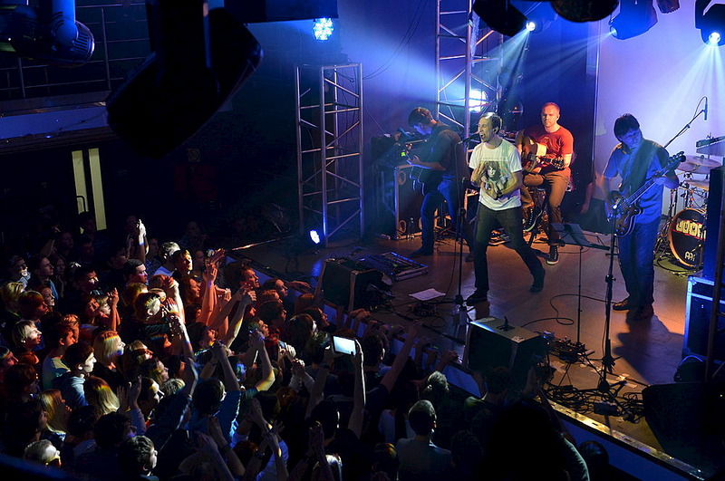 click for enlarge 1000 X 664 191.4 Kb picture