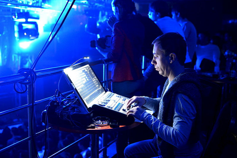 click for enlarge 1000 X 668 172.1 Kb picture