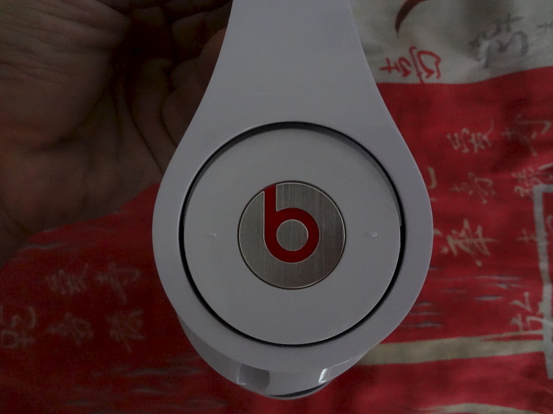 1920 X 1440 421.4 Kb   Beats Studio White ()