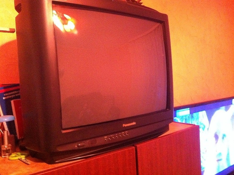 960 X 717 230.2 Kb 960 X 716 233.2 Kb   Panasonic 21"