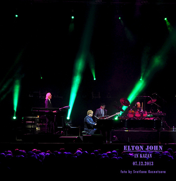 1920 X 1977 685.4 Kb Elton John @   @ 7  @ 