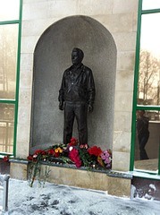 1920 X 2570 401.3 Kb М.Т.Калашников умер