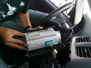 960 X 720 169.8 Kb 960 X 1280 256.1 Kb 960 X 720 161.2 Kb  USB MP3  Yatour  Toyota-Lexus