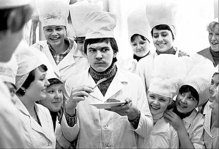 700 x 478 Ленин - красный император