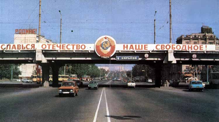 750 x 417 Ленин - красный император