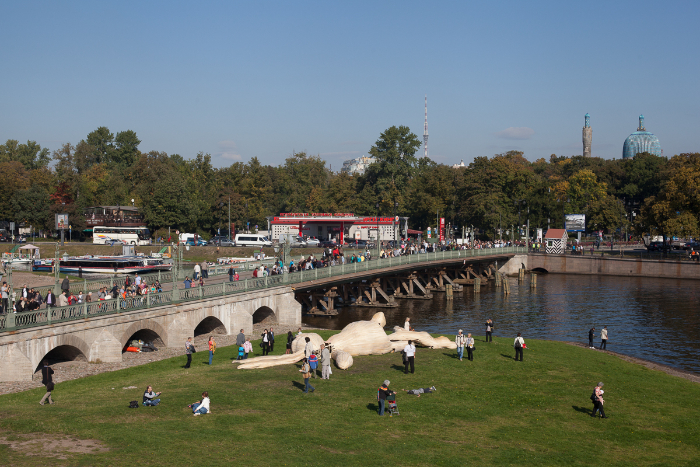 700 x 467 700 x 467 О писающей собачке и свободе творчества.