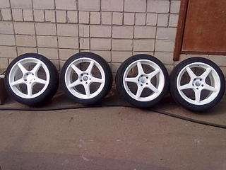 1600 X 1200 182.8 Kb 1920 X 1440 751.2 Kb   R 17 ()