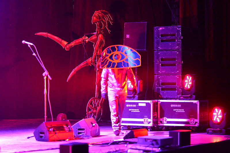 1100 X 734 343.4 Kb 2 : .     ' '!