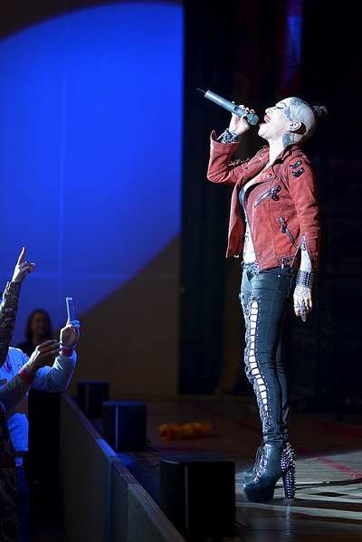 734 X 1100 268.8 Kb 1100 X 734 413.9 Kb     ()