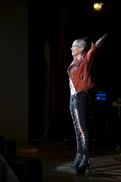 734 X 1100 194.8 Kb 734 X 1100 268.8 Kb 1100 X 734 413.9 Kb     ()