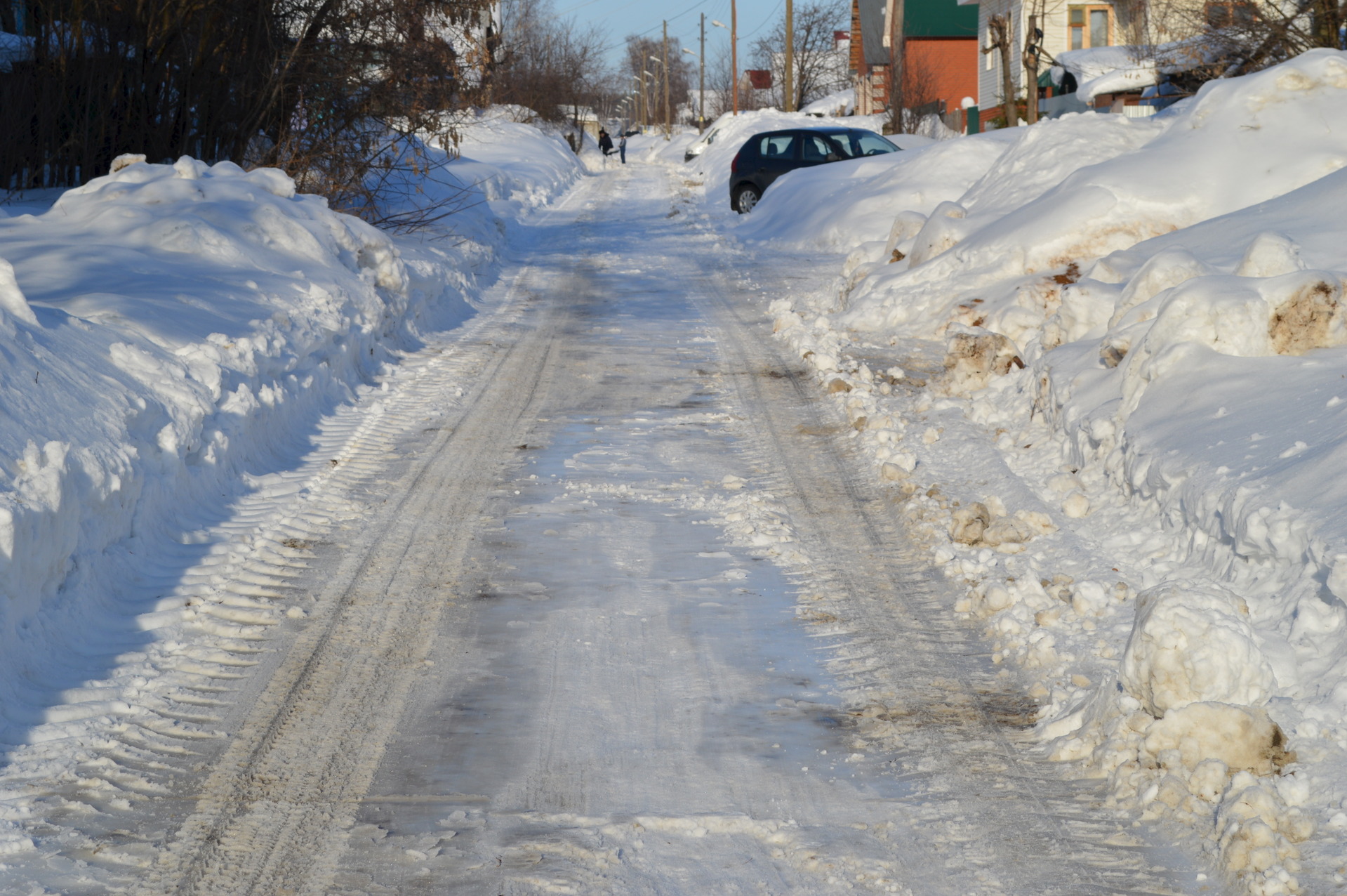 Уборка снега в снт. Очищенные дороги от снега. Расчистка дорог от снега в деревне. Неочищенная дорога от снега. Расчистить дорогу.